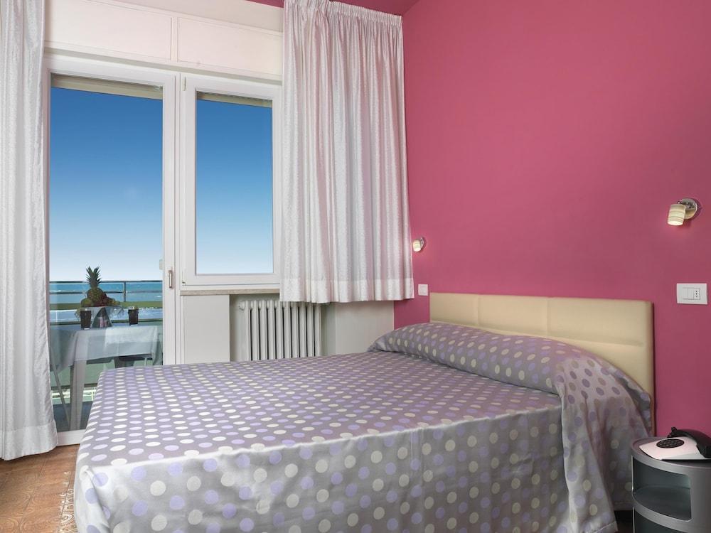 Hotel Elizabeth Bellaria-Igea Marina Exterior photo